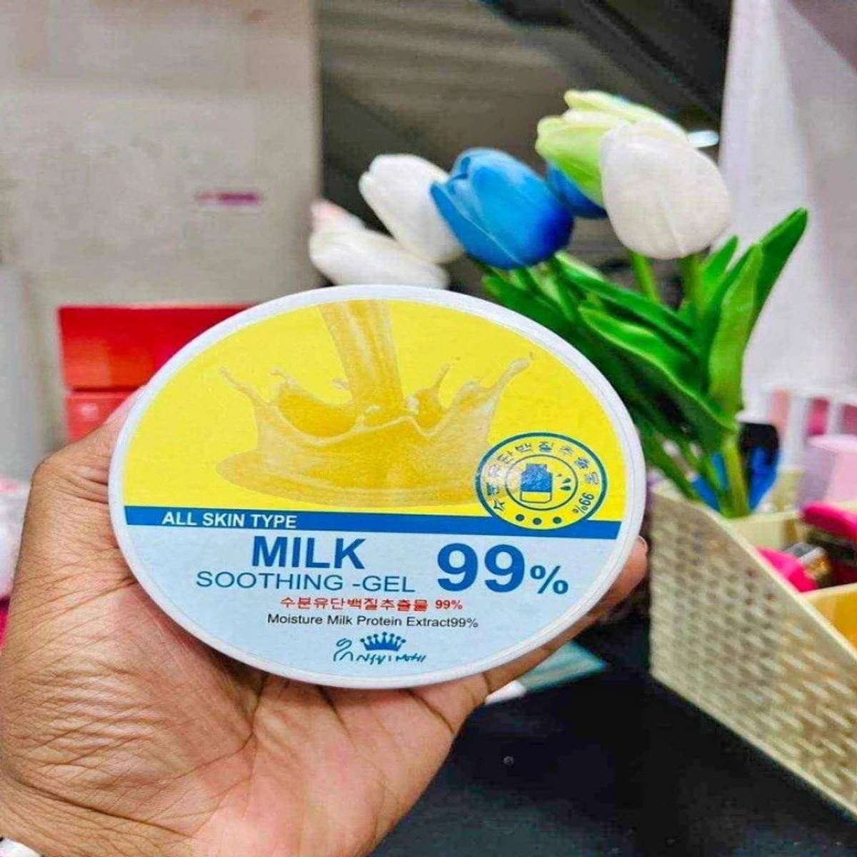 ১ টা ক্রিম ৫৫০ টাকা - Milk 99% White Soothing Gel